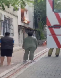 İstanbul-Esenyurt'ta evini yakmaya çalıştı; ikna edilip hastaneye götürüldü