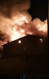 İstanbul - Gaziosmanpaşa'da 5 katlı binanın çatısı alev alev yandı