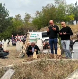Babaları vefat edince veraset ilamı çıkarmak istediler, ölü göründüklerini öğrendiler