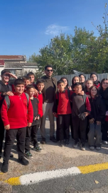 Güller ve Günahlar seti çocuklarla renklendi