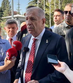 Ümit Özdağ, Ali Erbaş'a hakaretten yargılandığı davada beraat etti