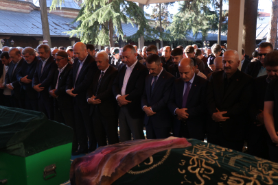 Gebze’de çöken binada yaşamını yitiren aynı aileden 4 kişi toprağa verildi