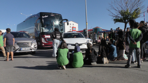 Bingöl’de otomobilin çarpmasıyla ölen Berra için yolu kapattılar