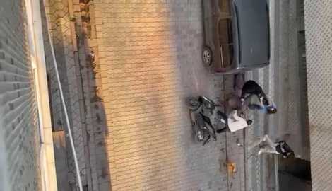 İstanbul - Sultangazi'de bir çift, kadının eski sevgilisi tarafından sokak ortasında darbedildi