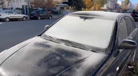 Ardahan’da hava eksi 10 dereceye düştü, kırağı oluştu