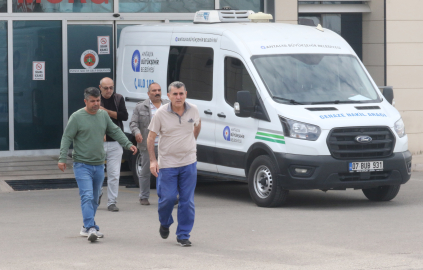 Cinayetin ardından elindeki kanı çimlere silmiş (2)