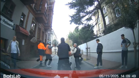 İstanbul - Fatih'te motosikletlilerin sopalı kavgası kamerada