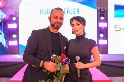 Tuğba Ünal Güzelliği ve Sesiyle Antalya’ya Damga Vurdu..