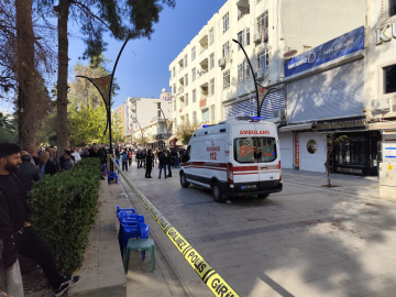 Mardin'de esnafın tekmeli, yumruklu ve sopalı kavgası kamerada; 1 ölü, 3 yaralı (2)