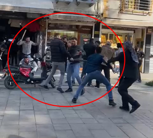 Mardin'de esnafın tekmeli, yumruklu ve sopalı kavgası kamerada; 3 yaralı
