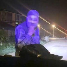 Zabıta işlem yaparken soyunan dilenci kaçtı