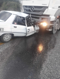 Otomobil ile kamyon kafa kafaya çarpıştı: 1 ölü, 1 yaralı