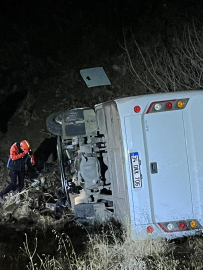 Siirt’te maden işçilerini taşıyan midibüs uçuruma yuvarlandı: 2’si ağır 15 yaralı