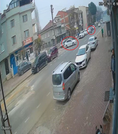 Otomobile çarpmamak için ani fren yapan sürücü, motosikletinin devrilmesi sonucu yaralandı