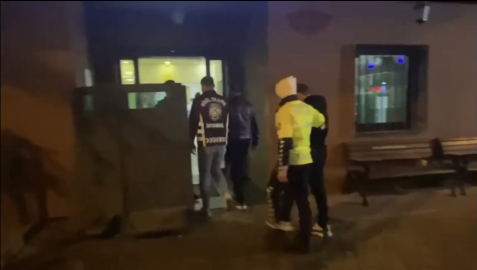 İstanbul - Bakan Yerlikaya: Sancaktepe'de ters yönden gelip motosiklet sürücüsüne saldıran şüpheliler yakalandı