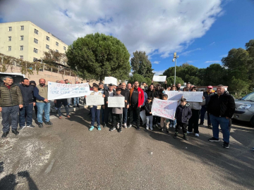 Buca'da mahalleli 'çöp' eylemine bu hafta da sürdürdü