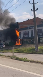 Elektrik panosundan çıkan yangında 2 iş yeri zarar gördü