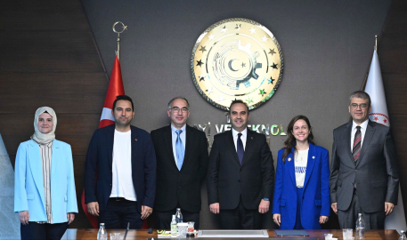 Bakan Kacır, Türk akademisyenlerin uluslararası başarısına tebrik etti