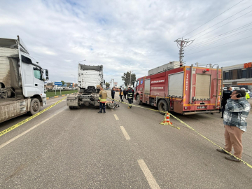 TIR ile motosiklet çarpıştı; anne ile bebeği öldü, 3 yaralı
