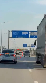 Dur ihtarından kaçan ehliyetsiz TIR sürücüsü, aracın lastiklerine silah doğrultulunca durdu