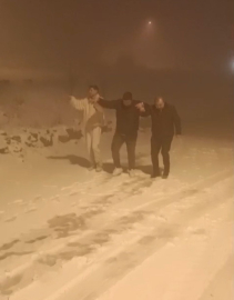 Uludağ'a kar yağışını horonla kutladılar