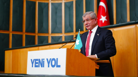 Davutoğlu: TÜRK-İŞ ve HAK-İŞ'in görevi iktidarla tiyatro oynamak değil, işçinin hakkını korumaktır