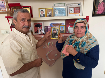 Şehit evlatlarının hatırasını 'anı odası'nda yaşatıyorlar