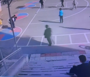 Nefes borusuna mandalina kaçan öğrenciyi Heimlich manevrasıyla kurtardı