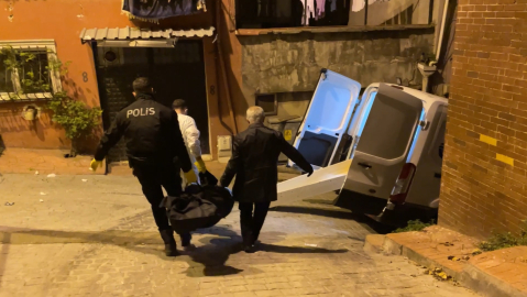 İstanbul - Beyoğlu’nda yalnız yaşayan Angolalı kadın yatak odasında ölü bulundu