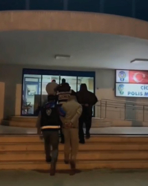 İzmir'de 3 ayrı adrese uyuşturucu operasyonu: 3 gözaltı