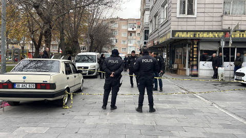 Kayseri'de hırdavatçı, sokakta gördüğü 3 kişiyi bıçakladı