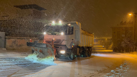 Van'da kar yağışı nedeniyle 90 yerleşim yeri ulaşıma kapandı (2)