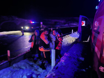 Nevşehir'de otomobil tarlaya uçtu: 4 yaralı