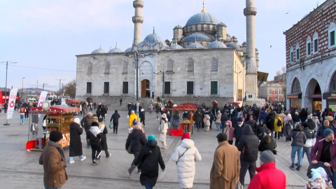 İstanbul - Eminönü’nde yeni yıla saatler kala Mısır Çarşısı'nda alışveriş yoğunluğu
