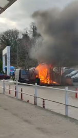 İstanbul - Şile'de hafif ticari araç alev alev yandı
