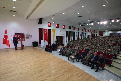 Bakan Güler, Mehmetçiğin yeni yılını kutladı