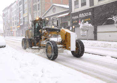 Van'da kardan kapanan 312 yerleşim yerinin yolu ulaşıma açıldı