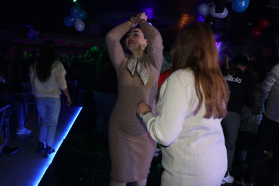 Van'a gelen İranlı turistler, yeni yıla eğlenerek girdi