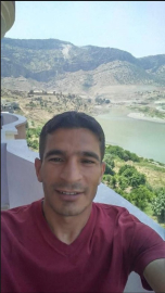 Aracını park edip yolun karşısına geçerken otomobil çarptı