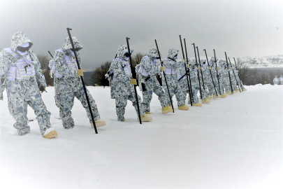 MSB'den 'derin karda muharebe eğitimi' paylaşımı