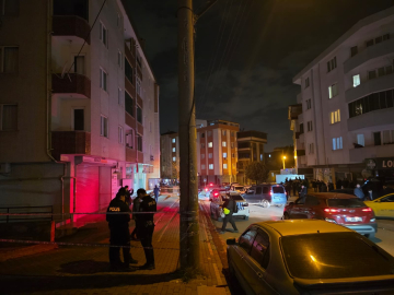 Gebze’de 5 katlı bina, girişinde oluşan çukur nedeniyle tahliye edildi