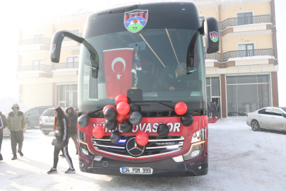 Cumhurbaşkanı Erdoğan, Yüksekovaspor Kadın Futbol Takımı’na otobüs hediye etti