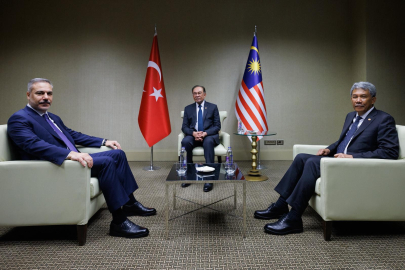 Bakan Fidan, Malezya Başbakanı İbrahim ile bir araya geldi