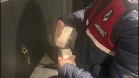 İstanbul - Altın ve kıymetli maden ticaretinde usulsüz işlem yapanlara operasyon: 7 gözaltı / Gözaltı görüntüleri ve ek bilgiyle