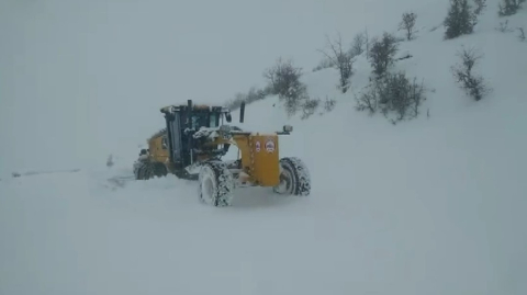 Elazığ’da kar yağdı; 115 köy yolu ulaşıma kapandı