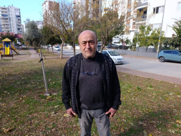 Sahipsiz 2 kurt köpeği, tasmayla gezdirilen evcil köpek ile sahibine saldırdı (2)