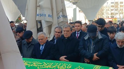 Abdullah Gül, yengesinin cenazesine katıldı