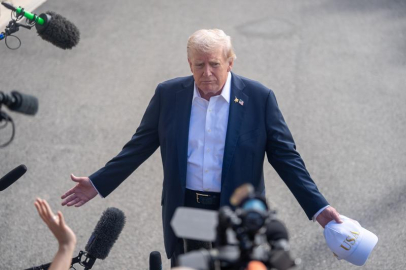 Trump: Büyük bir donanma İran'a ilerliyor