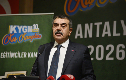 Bakan Tekin: Türkiye'de kimse kimsenin kılık kıyafetiyle uğraşmıyor