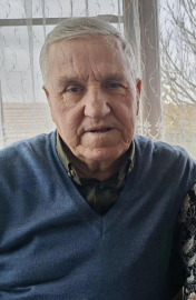 El frenini çekmeyi unuttuğu traktörün altında kalarak öldü